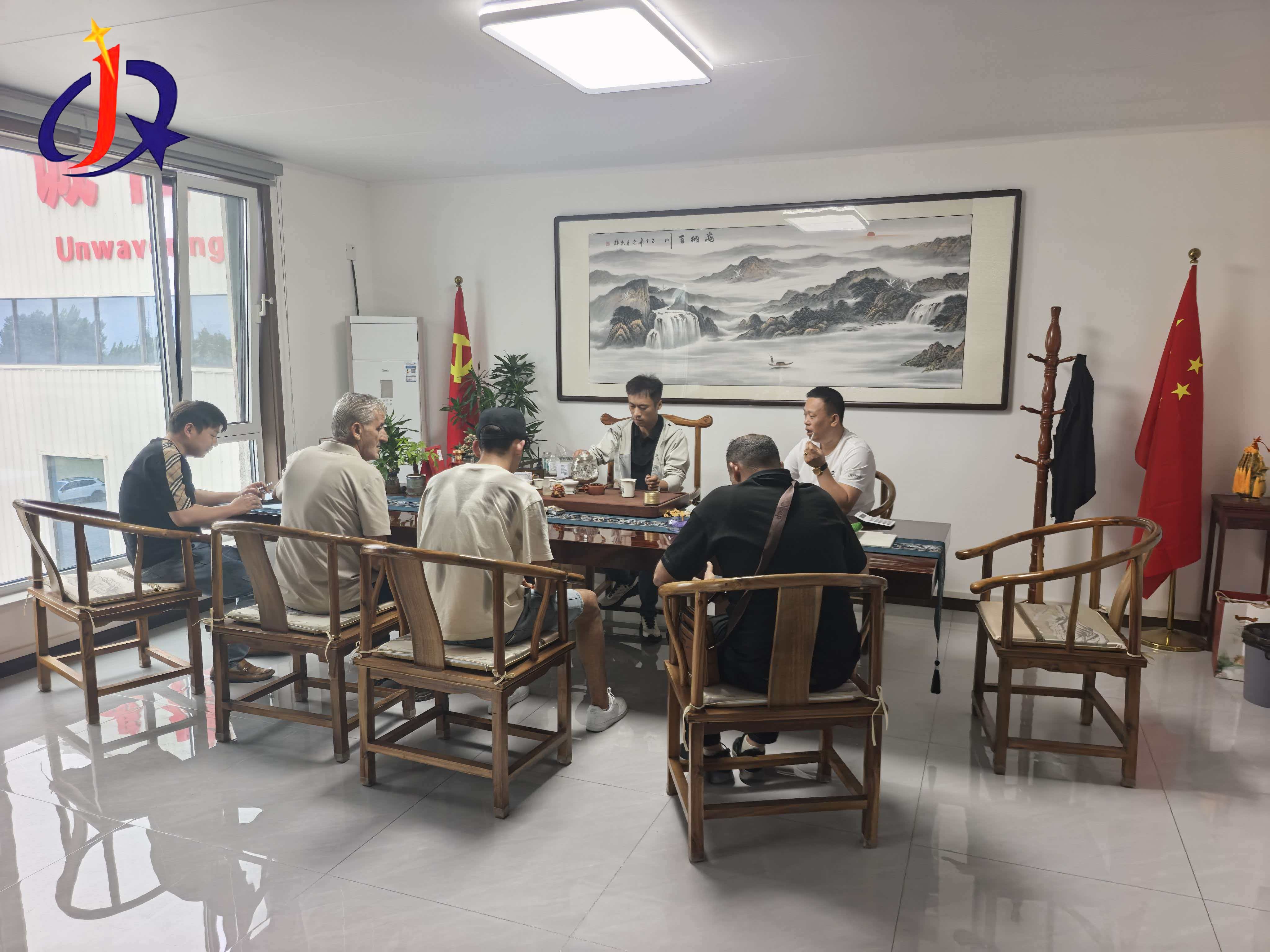 Ang Colombian Gold Processing Equipment Distributor ay bumisita sa Jinqi Machinery para sa South American Market Cooperation